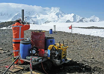 Permafrostbohrung auf Livingston Island in der Antarktis