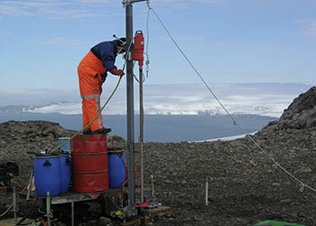 Permafrostbohrung auf Livingston Island in der Antarktis